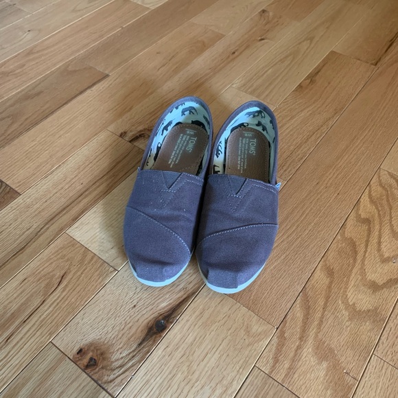 Toms Shoes - Toms size 6